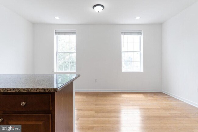 Building Photo - 227 E Girard Ave