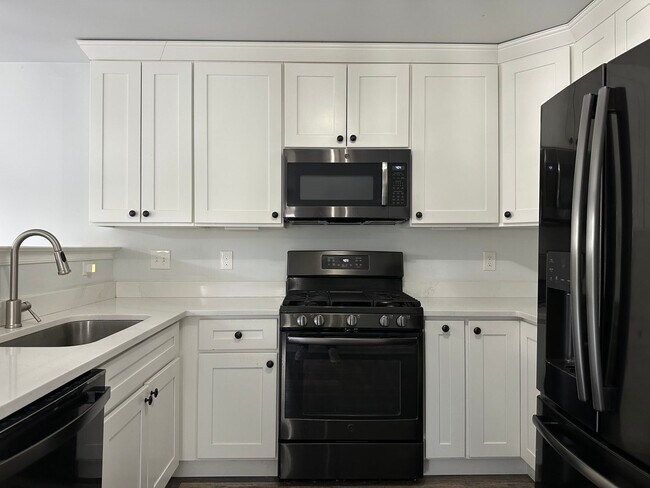 Building Photo - 3685 Clauss Dr
