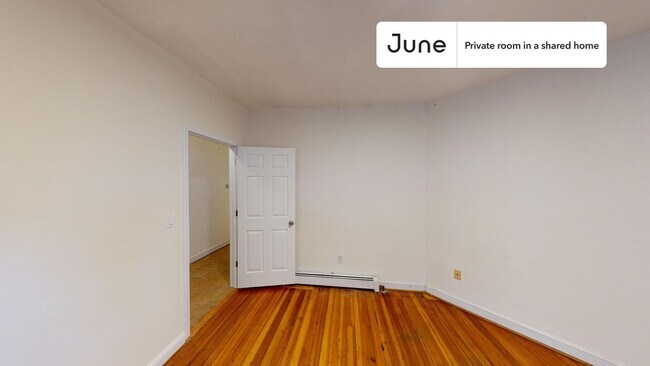 Building Photo - Private bedroom in 4 bed/1.5 bath Home