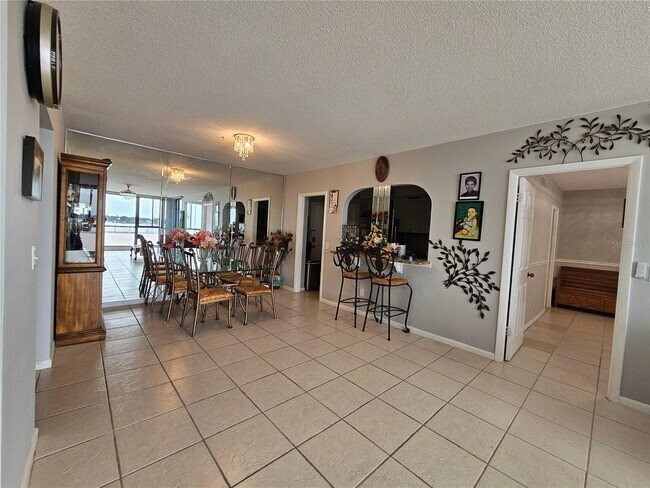 Building Photo - 7100 Sunshine Skyway Ln S
