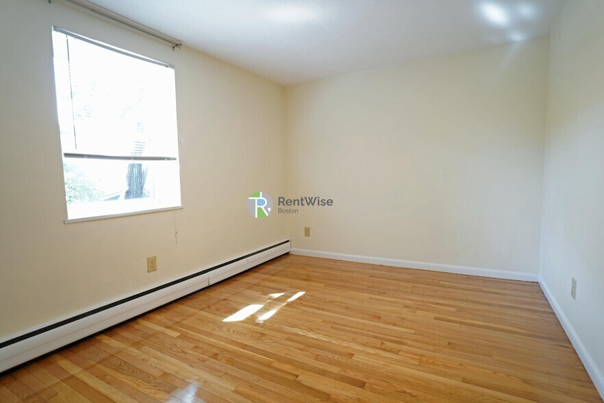 Building Photo - 110 Babcock St