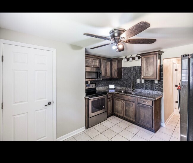 Primary Photo - 907 N Graycroft Ave