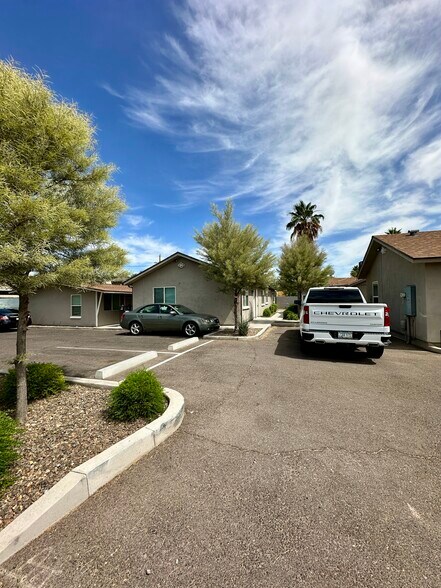 Building Photo - 2308 N 28th PL