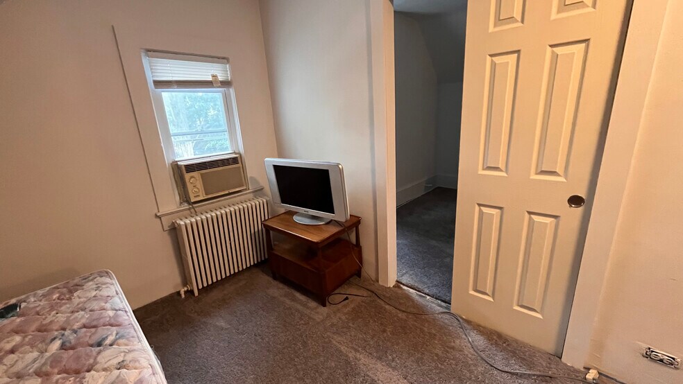 Building Photo - 5859 Hobart St