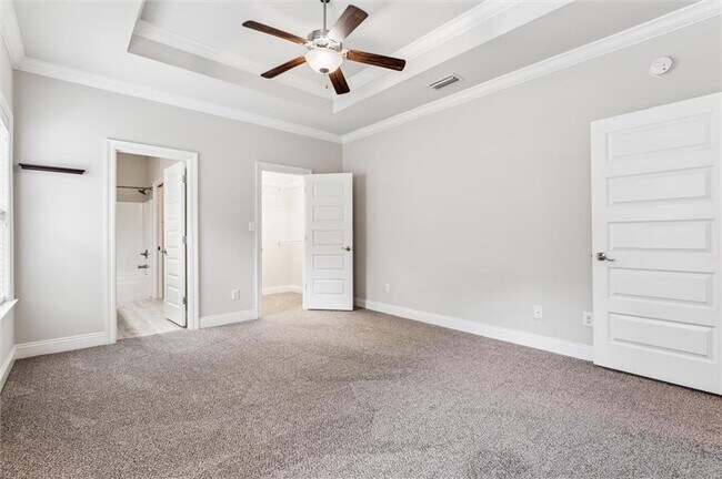 Building Photo - 856 Linlen Ave