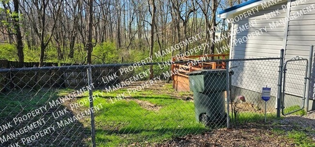 Building Photo - 2211 W Shepherd Rd