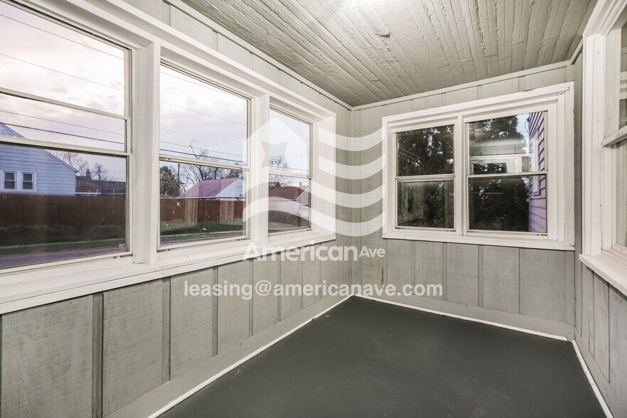 Building Photo - 501 E Irvington Ave