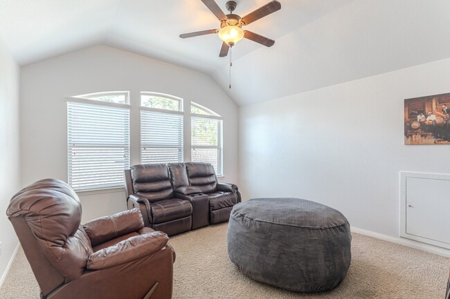 Building Photo - 30 Fury Ranch Pl