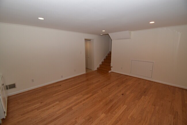 Building Photo - Shelby Lane