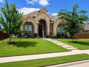 Building Photo - 5225 Rowlan Row