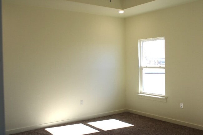 Building Photo - 125 Middleton Ln
