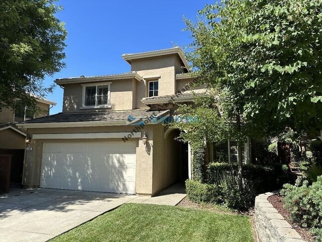 Building Photo - 4BR/3BA w/ Solar + Downstairs Bed/Bath in Whitney Oaks