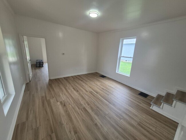 Building Photo - 143 Kenton St
