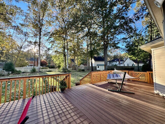 Building Photo - Fabulous 4-Bedroom Home w/2-Car Attached Garage! Dog Friendly - Screened Porch!