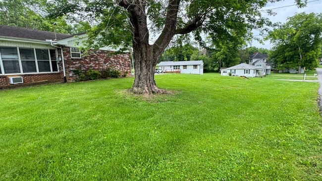 Building Photo - 101 Hickory Ln