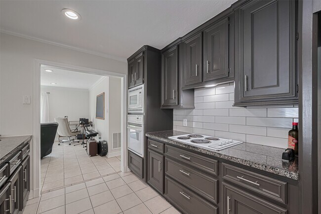 Building Photo - 24 Champions Colony E
