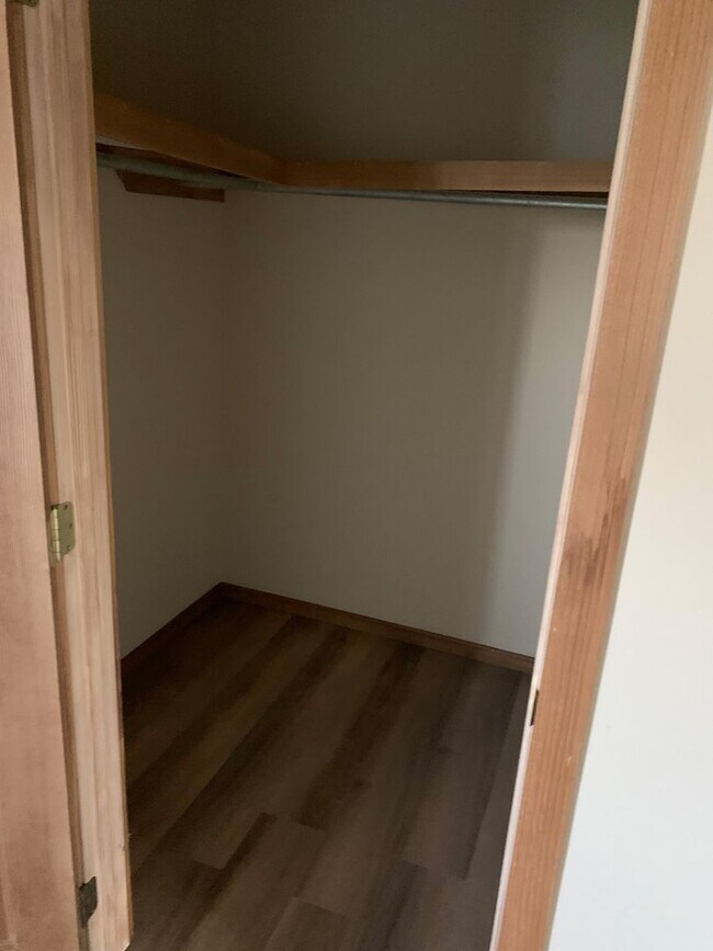 Building Photo - Duplex Available in Forsyth!