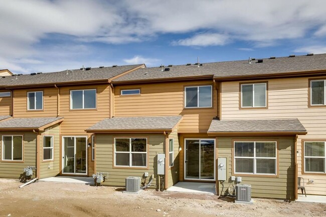 Building Photo - Stunning Modern 2 bedroom Townhome!!!