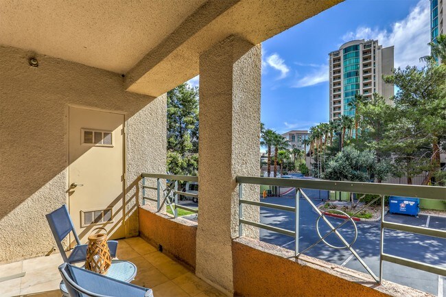 Building Photo - 260 E Flamingo Rd