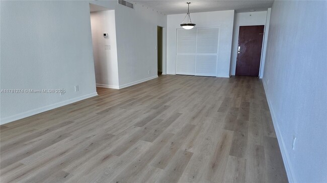 Building Photo - 3901 S Ocean Dr