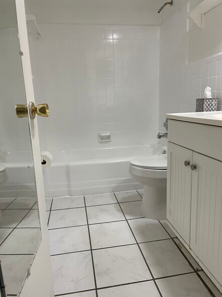 Bathroom - 1480 S Ocean Blvd