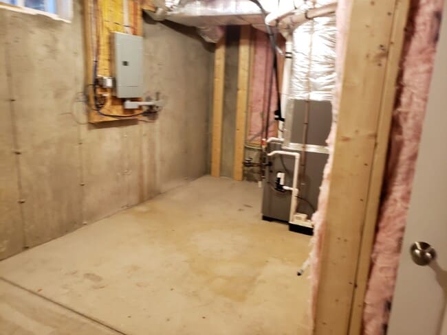 Building Photo - 10 Cardigan Ct