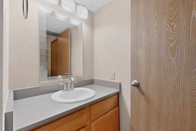 Building Photo - Prospectors Point NE Condo 2 Bedroom, 2 story, 1 1/2 Bath, 1 car garage