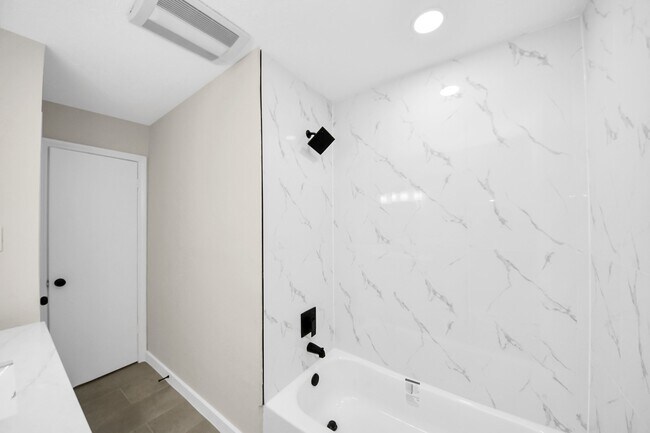 Building Photo - 25511 Many Oak Dr