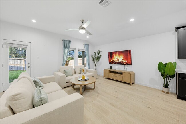 Building Photo - 1638 Westway Dr