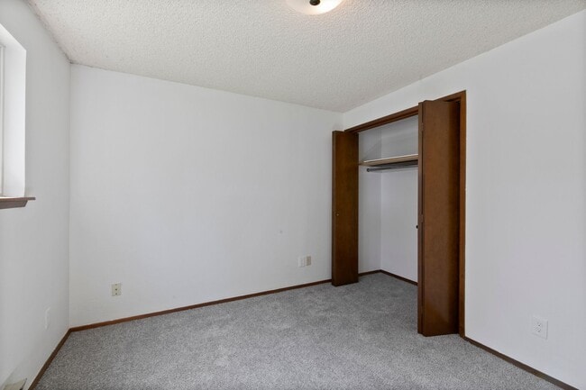 Building Photo - $1,500 - 2 Bed / 1 Bath - Recently Renovated in Private Setting