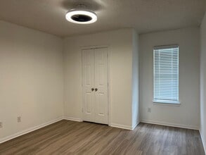 Building Photo - Duplex *LEASING SPECIAL AVAILABLE*