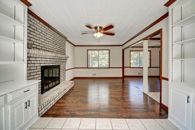 Building Photo - 606 Evergreen Dr