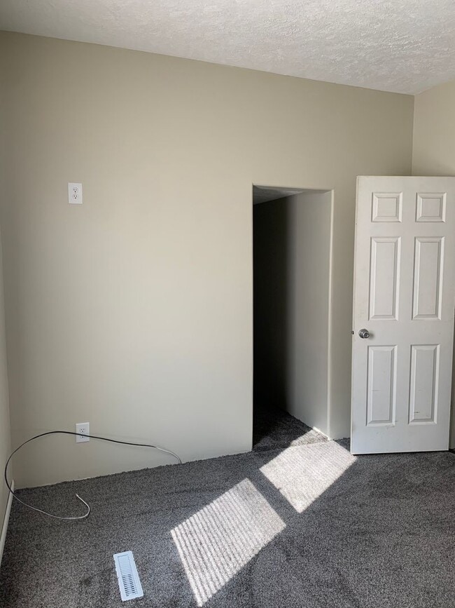 Building Photo - 1 bed 1 bath house