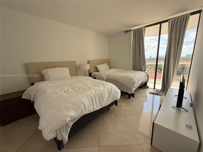 Building Photo - 3610 Yacht Club Dr