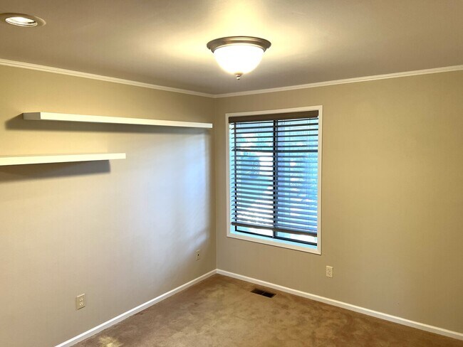 Building Photo - 11585 SW Settler Way