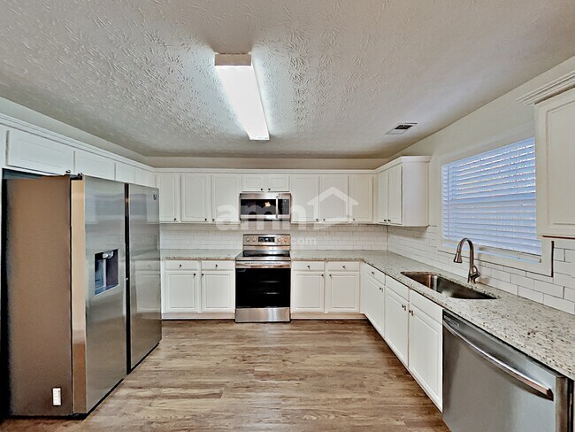 Building Photo - 1720 Mission Park Ct