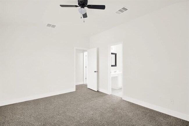 Building Photo - 641 Fort Thomas Pl