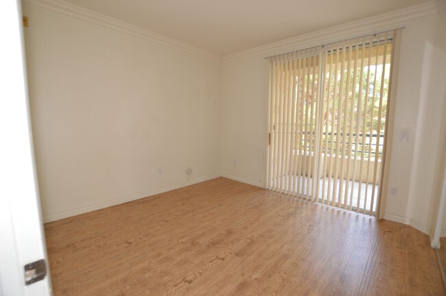 Building Photo - Meridian Unfurnished 2 Bed | 2 Bath Top Fl...