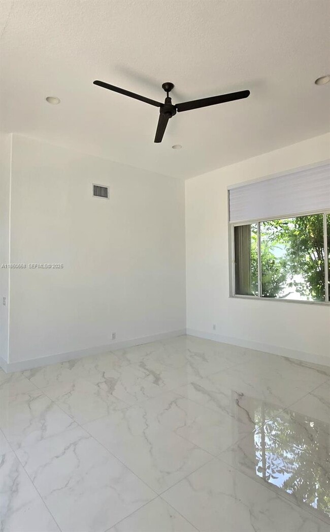 Building Photo - 1506 Lantana Ct