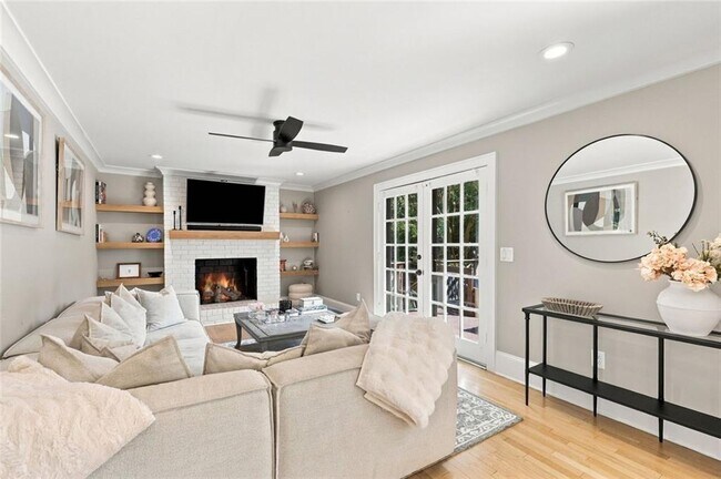 Building Photo - 5179 Meadowlake Dr