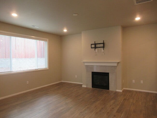 Building Photo - Light and bright 4 bedroom, 2.5 bath home in Covington's Maple Hills community