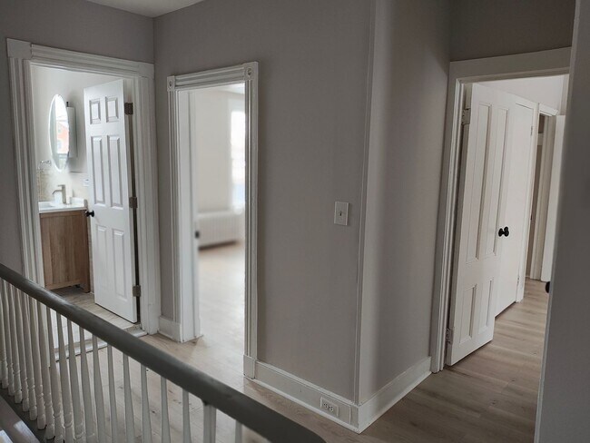 Building Photo - 3 Bedroom Apartment - Kingston, NY