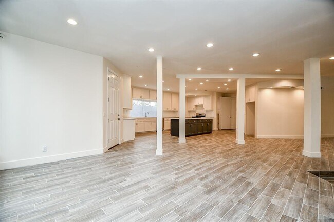 Building Photo - 8115 Fondren Lake Dr