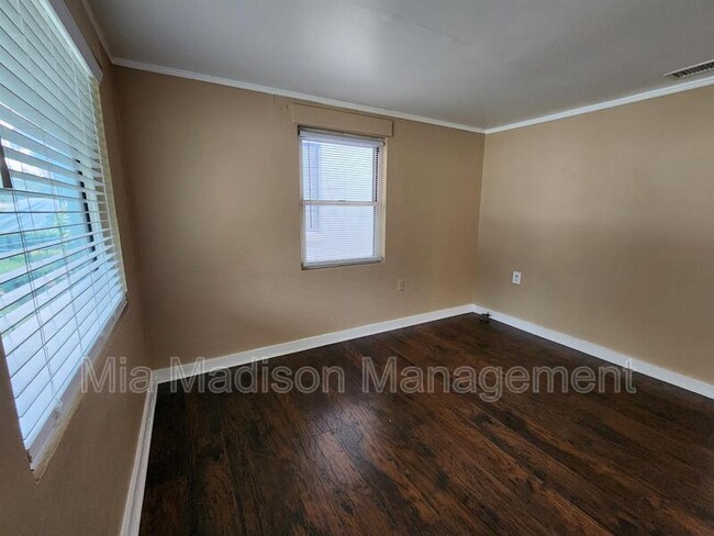 Building Photo - 1029 W 38th St