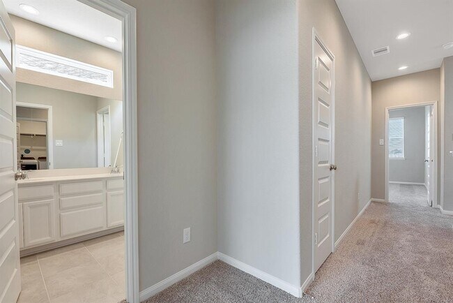 Building Photo - 9814 Magnolia Village Ln