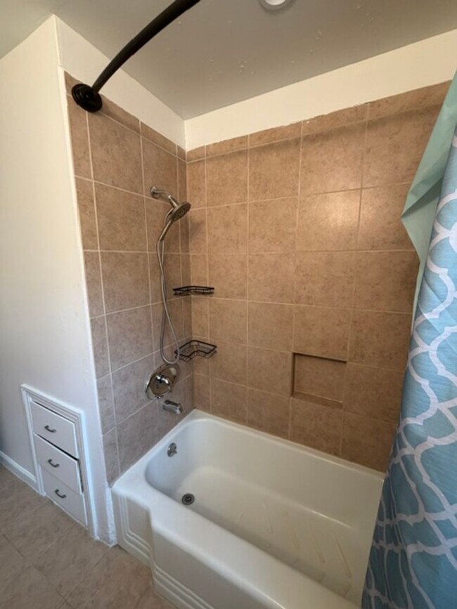 Building Photo - Charming JC Neighborhood Rental with Brand-New Kitchen & Hardwood Floors