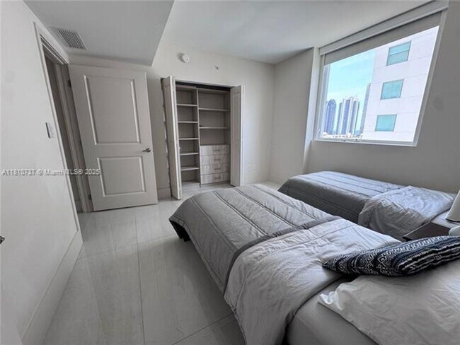 Building Photo - 400 Sunny Isles Blvd