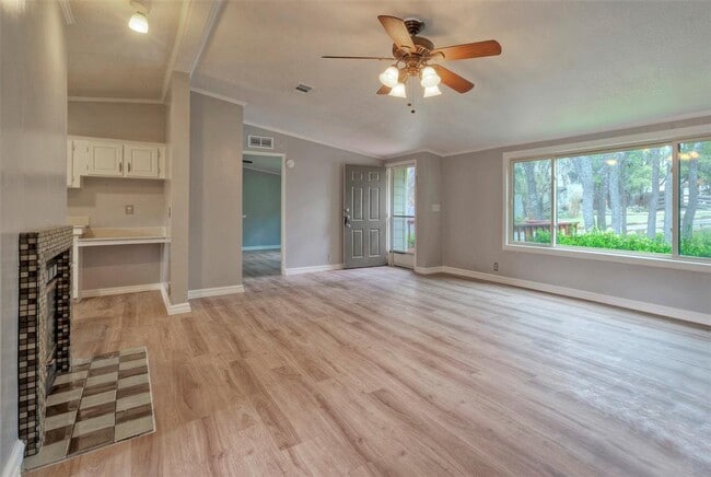 Building Photo - 125 Queen Anne Cir