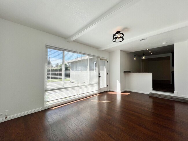 Building Photo - Beautiful Three Bedroom North Napa Home