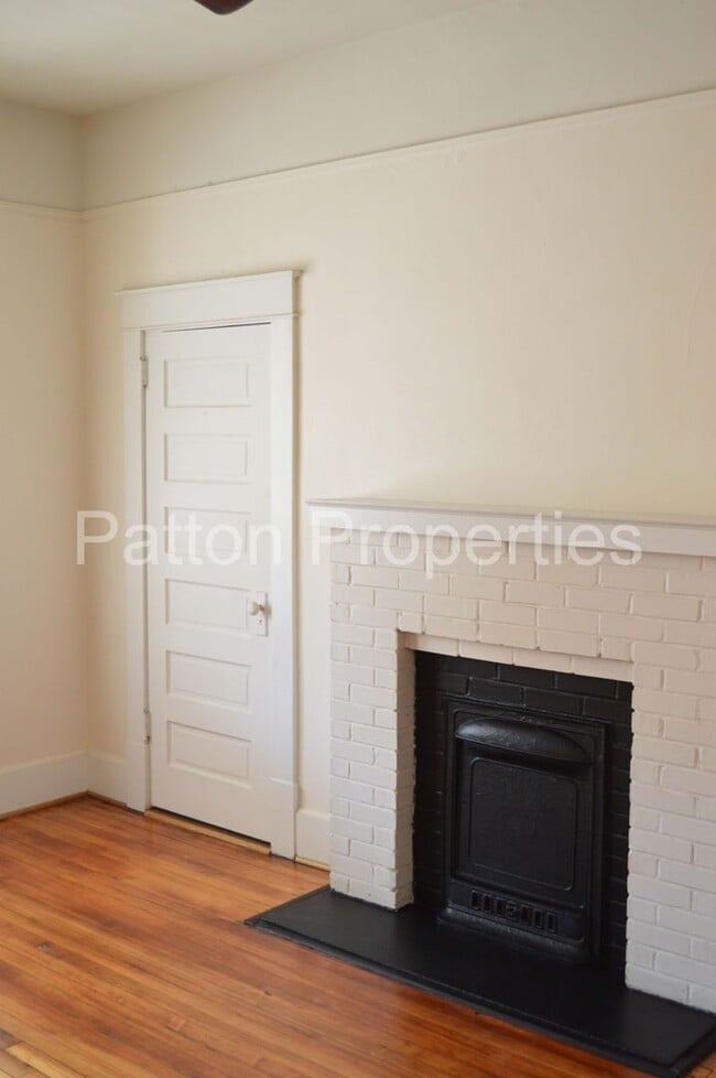 Building Photo - 1315-1317 Summerville Avenue - Inside CoC ...